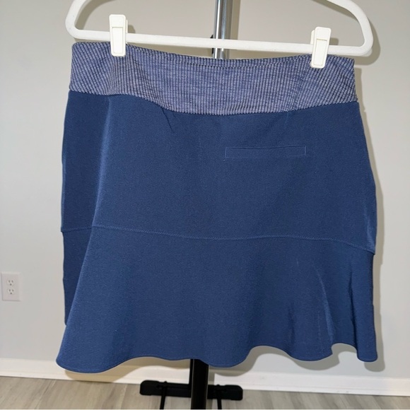 New with Tags Adidas Women’s Navy Blue Fashion Tennis Skort Size Large - Picture 4 of 7